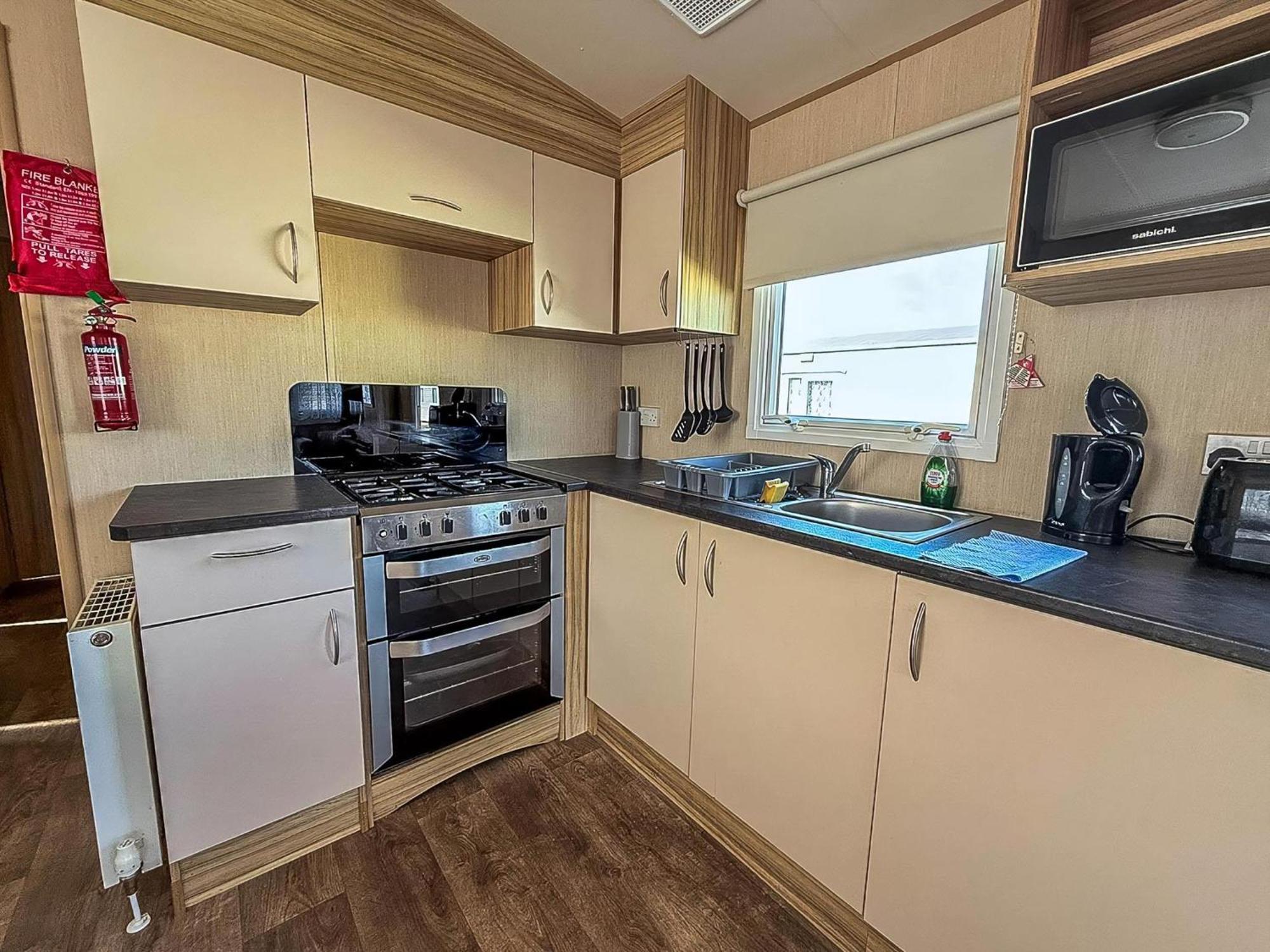Great 8 Berth Caravan In Norfolk Near To Great Yarmouth Ref 20178Bs Hopton on Sea Zewnętrze zdjęcie